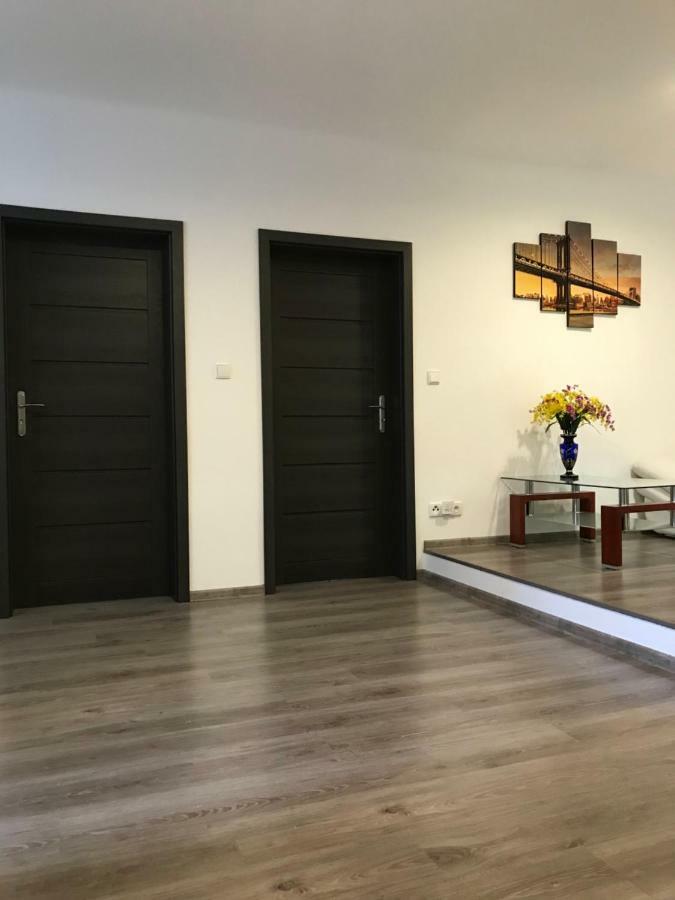 Royal Apartment การ์โลวีวารี ภายนอก รูปภาพ